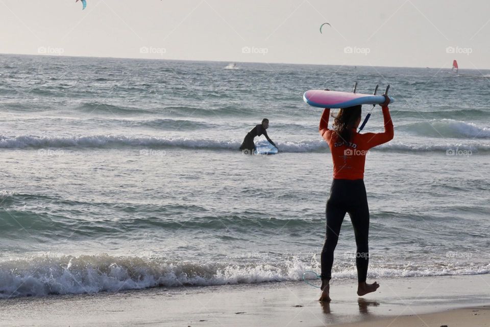 Surf guide woman with her board 