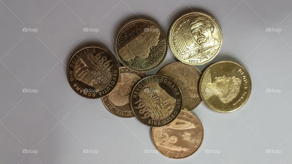 Coins with famous people from the history of Romania Aurel Vlaicu, Regina Maria, Iancu de Hunedoara, Vladislav I Vlaicu Nicolae Ceausescu the revolution in romania 1989