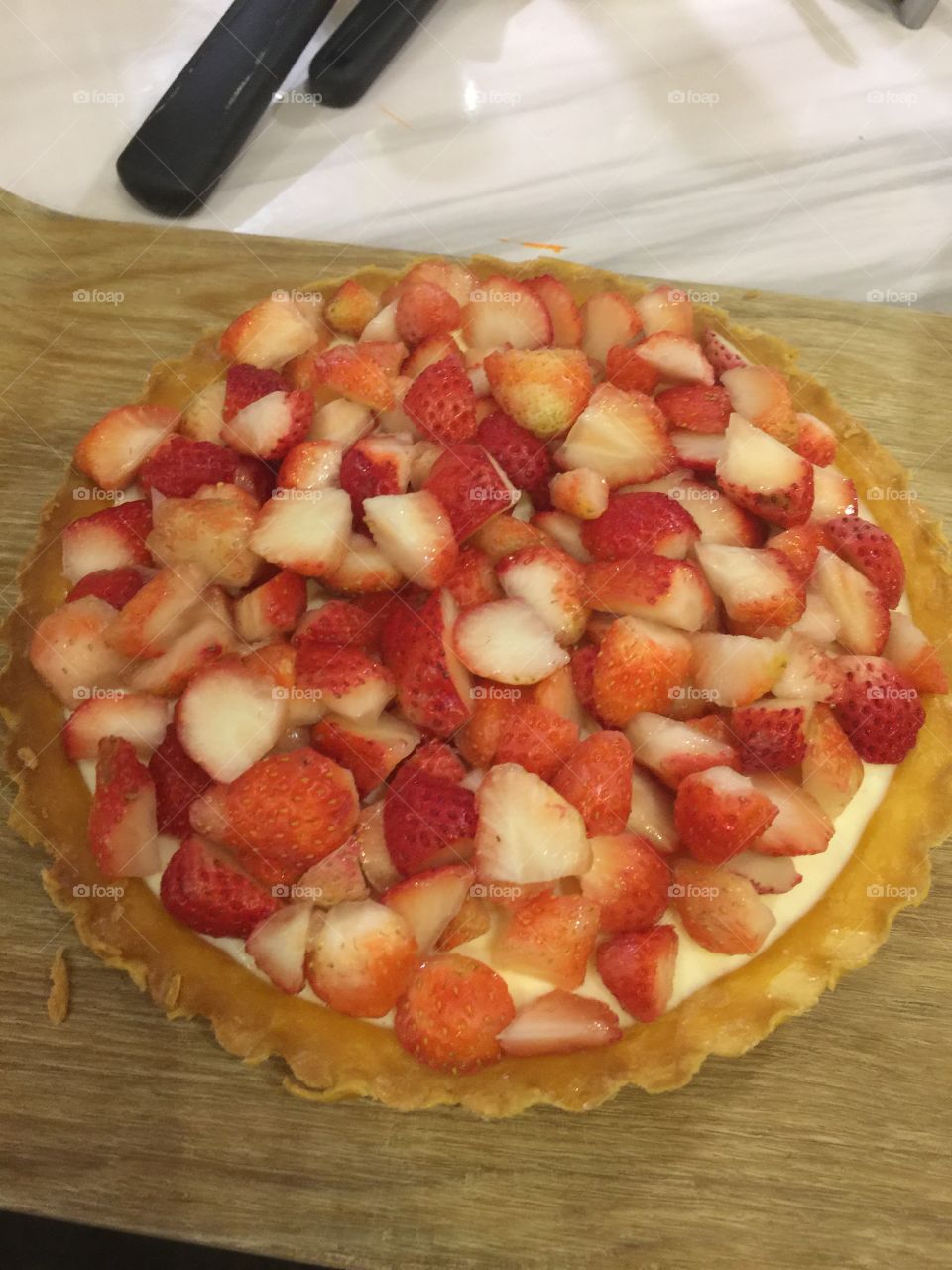 Okay! This is the second pie I made. It’s strawberry yogurt tart. Spending my whole life time to cut those strawberries! Please buy one! 