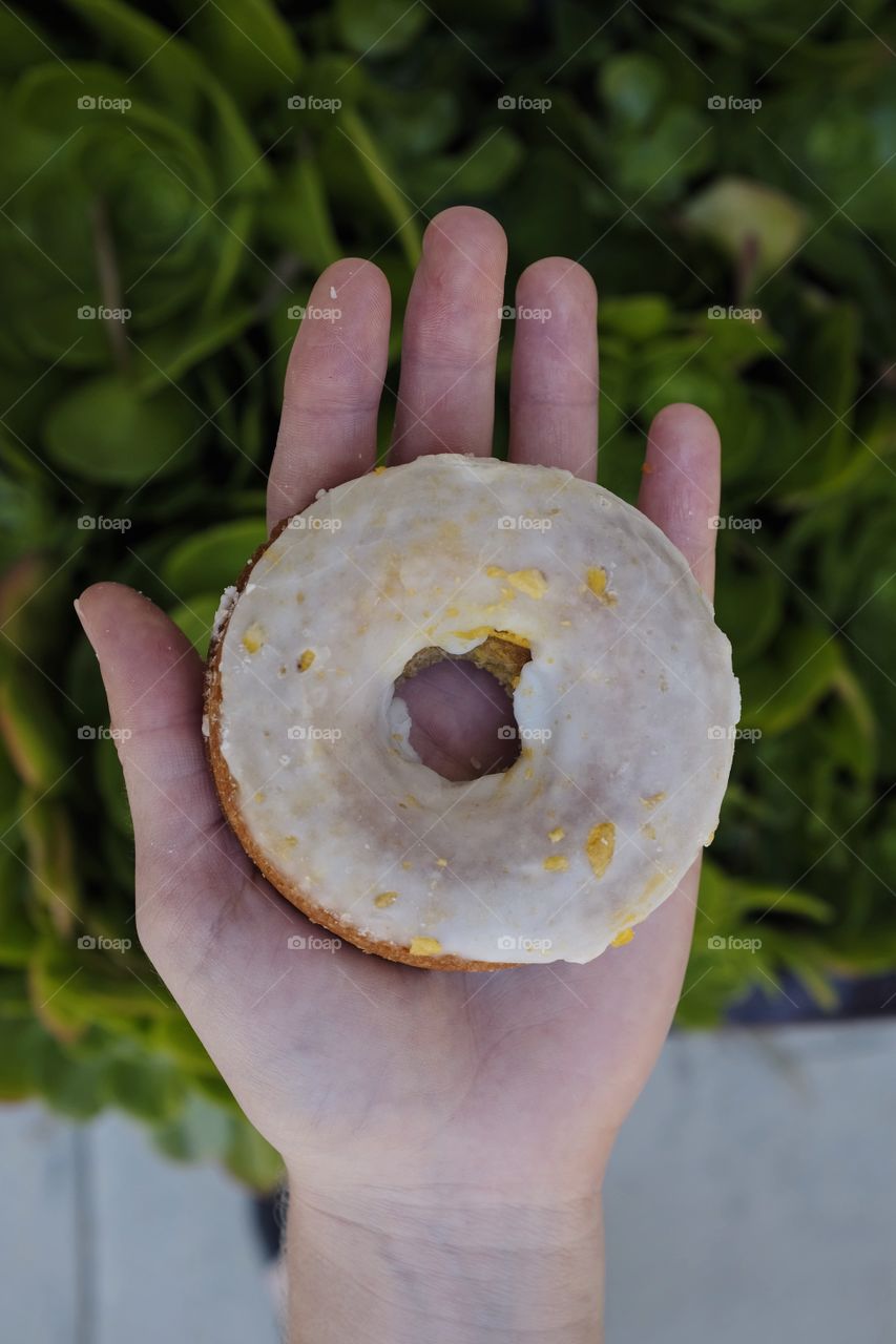 A donut in the hand..