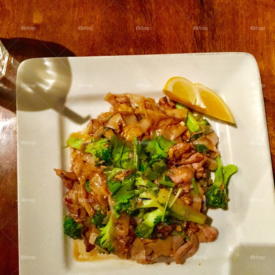Fried rice noodle with pork( Thai style)