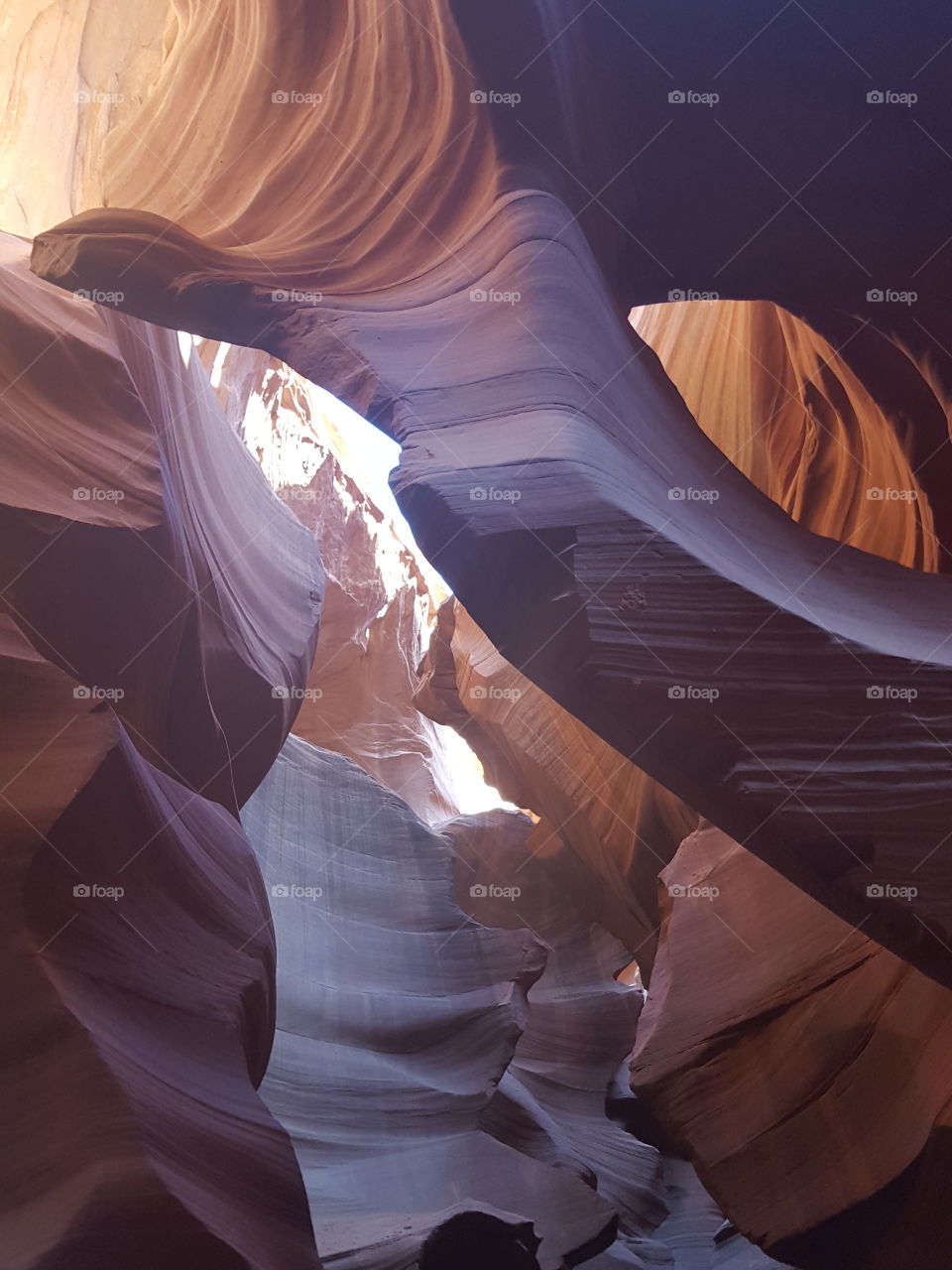 sun streaks in antelope canyon