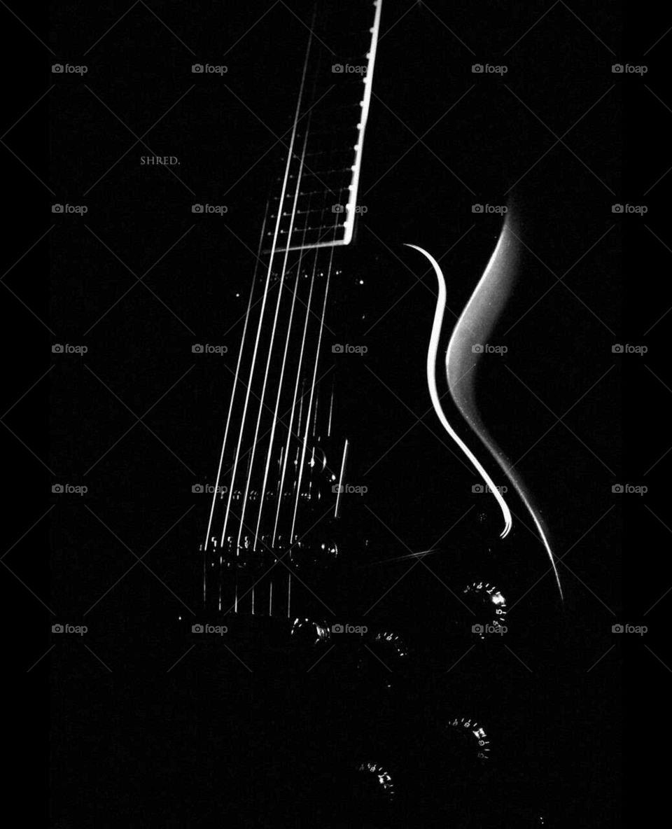 Guitarra al blanco y negro