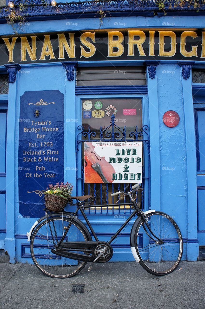 Bike outside Pub