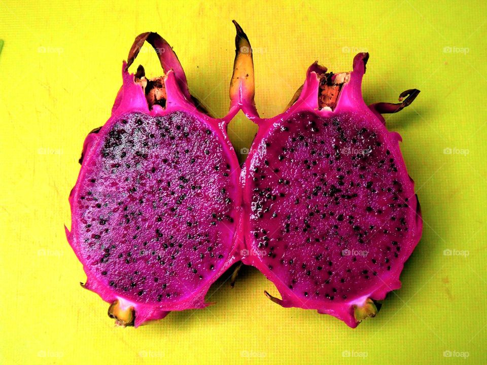 sliced dragon fruit