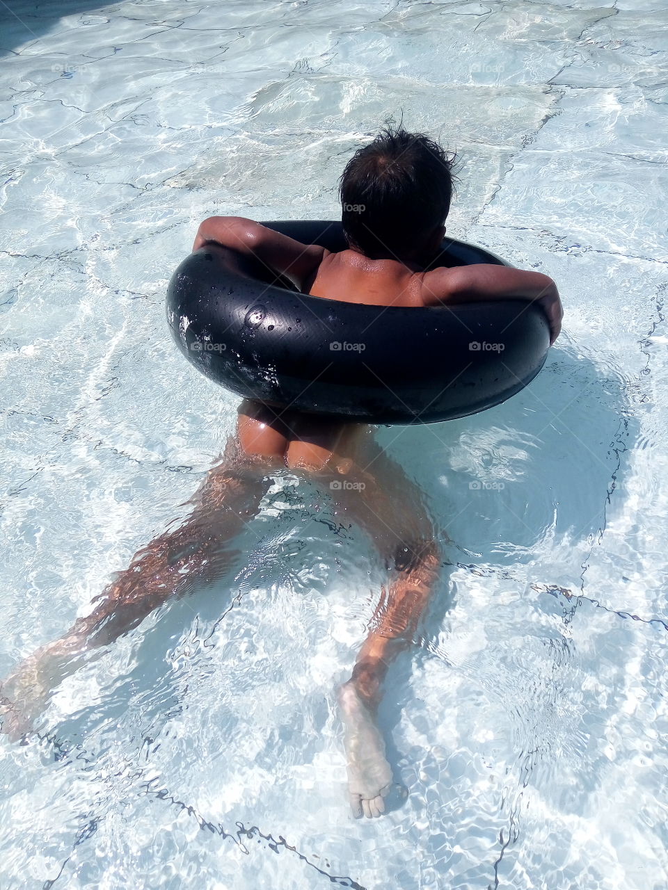 Swimming on Summer, Black float and white floor