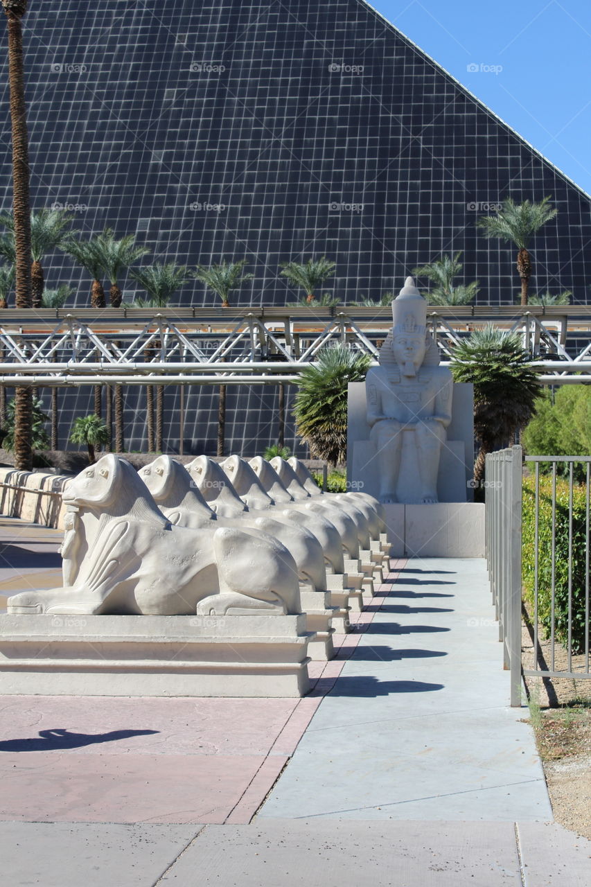 Las Vegas statues