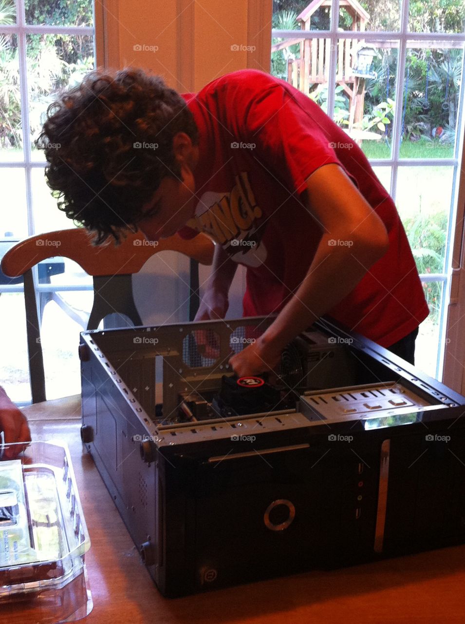 Determined to build his first PC on his own, and learning the basics. 