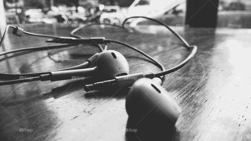 Apple earphones