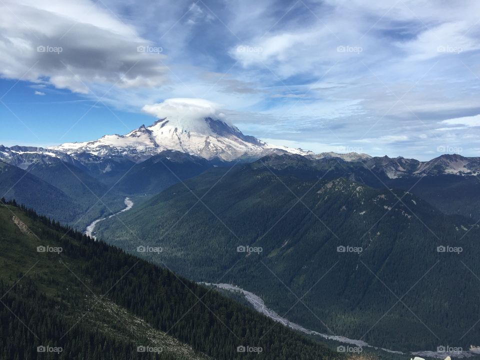 Lenticular cloud over Mt Rainier 