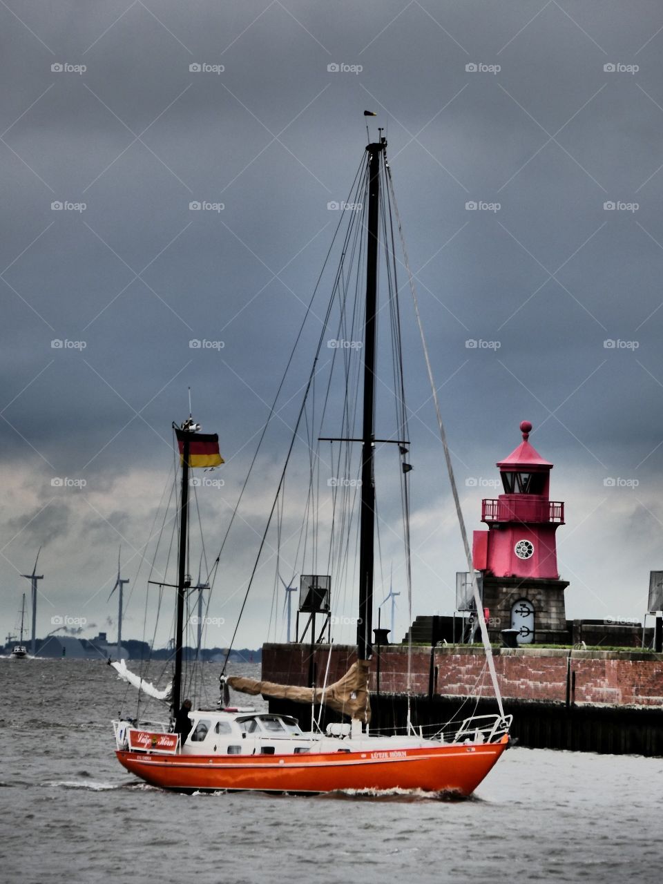 Segler wieder zu Hause im Hafen.