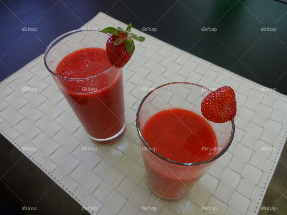 strawberries smoothies
