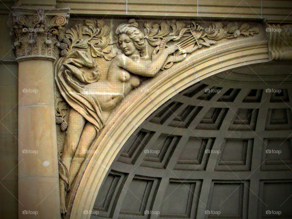 sculpture playing a harp