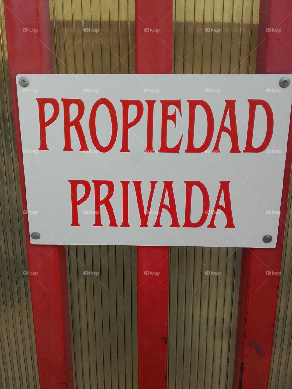 Private property sign in spanish
