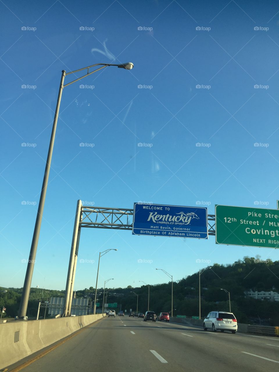 Kentucky welcome sign on interstate 75 