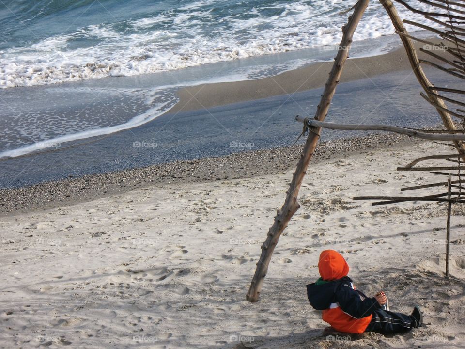 autumn child on the beach осень ребёнок на пляже