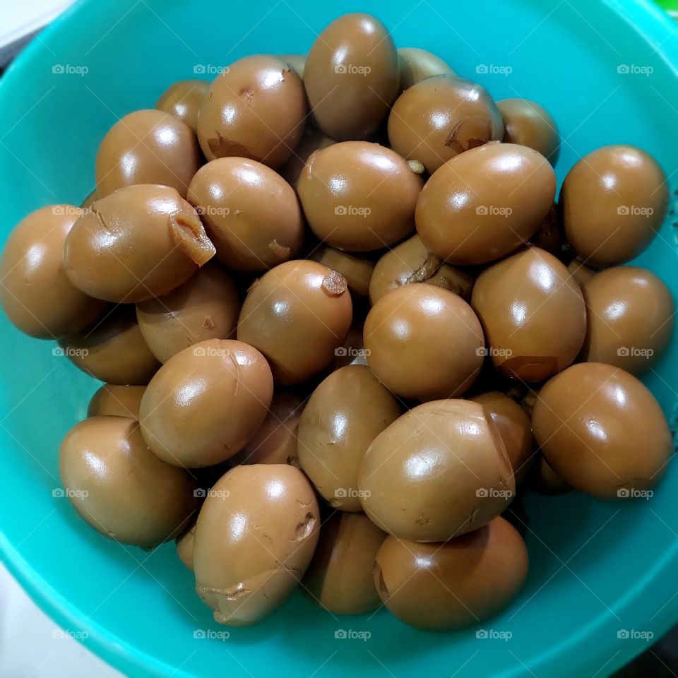 boiled chicken eggs with brown sugar and spices