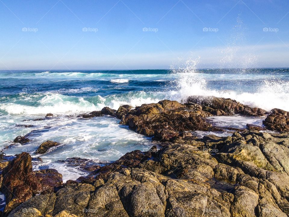 Sea, waves and rocks