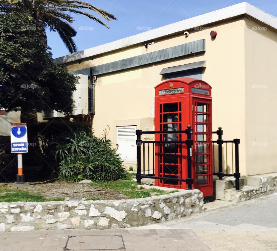 Telephone booth-red