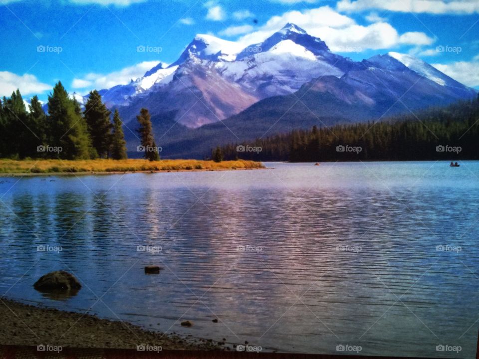 Lake by the mountain