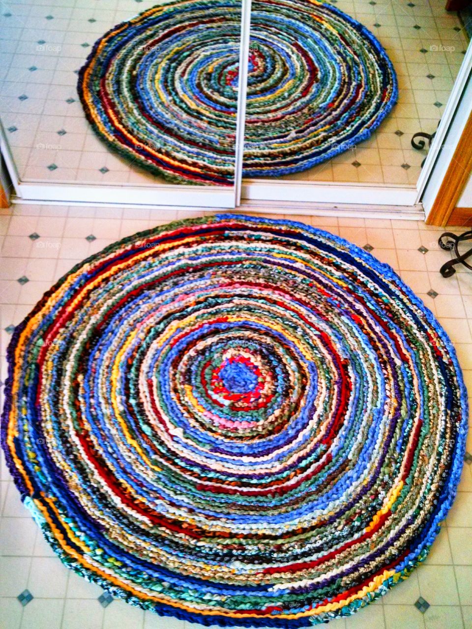 Crochet a round rug