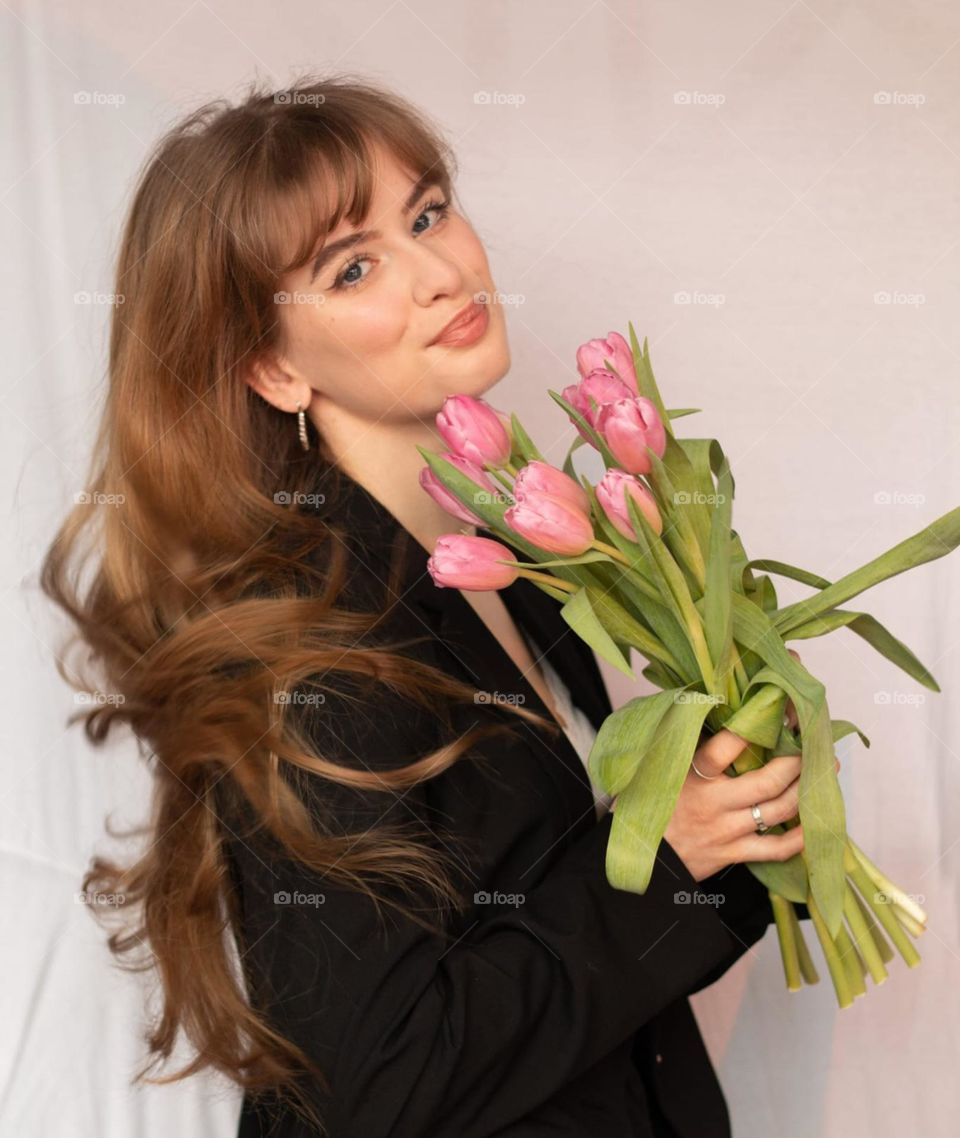 Tulips from the Netherlands makes me smile and my hair dancing