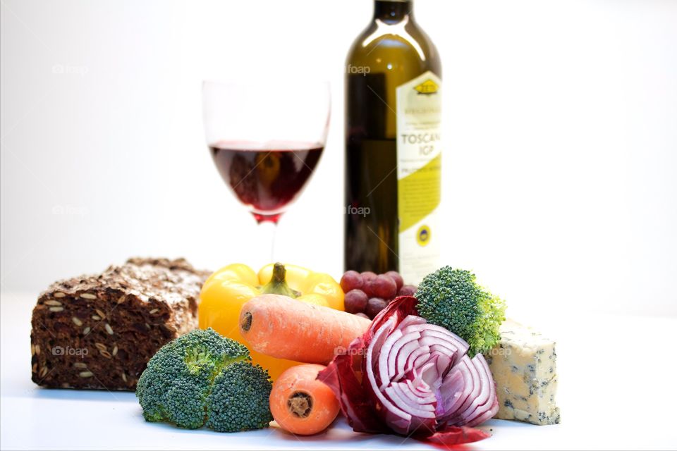 Vegetables and red wine 