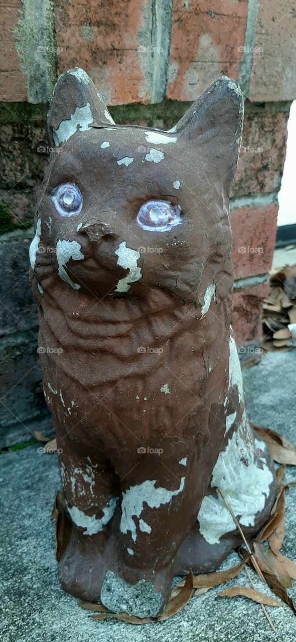 keeping watch old cat statue