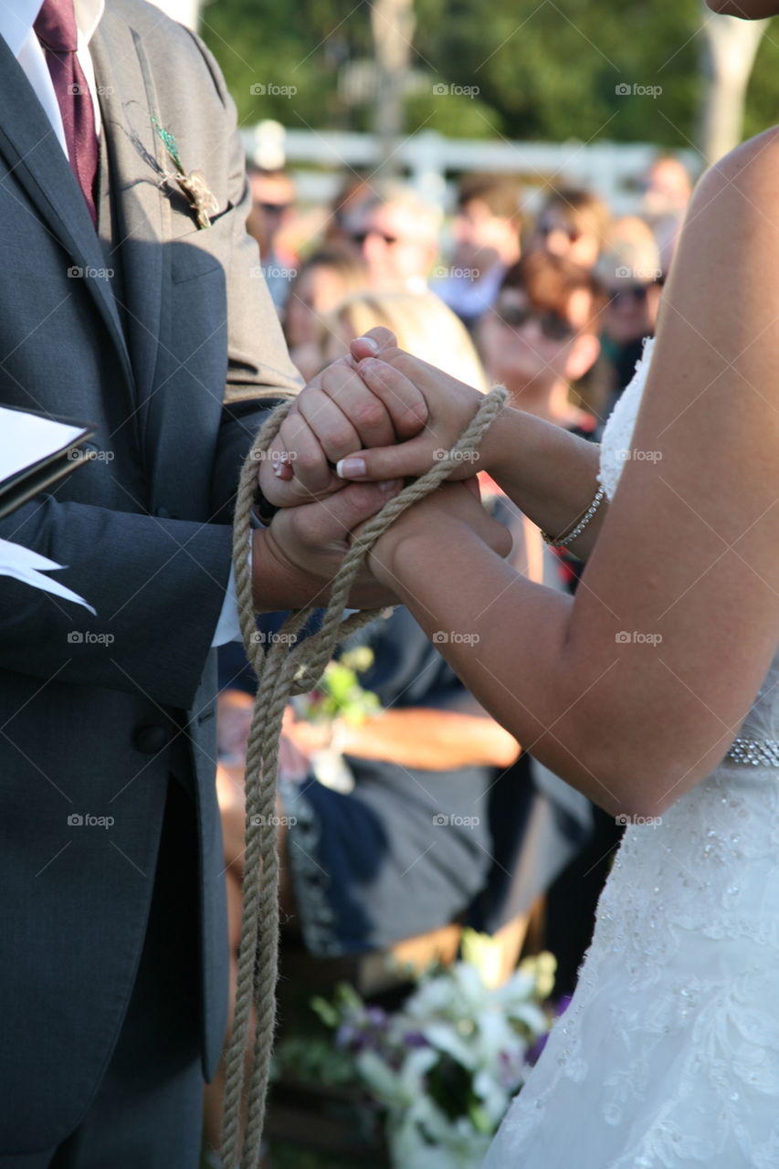 Wedding hand tying