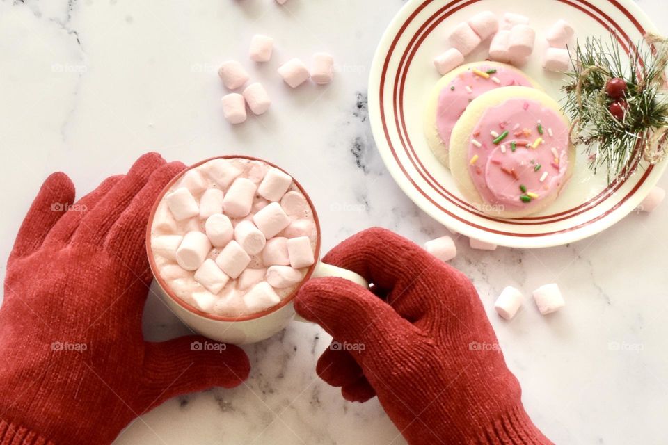 Hot drink with pink marshmallows 