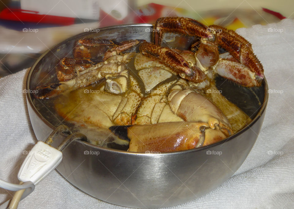 Cooking crab with kettle