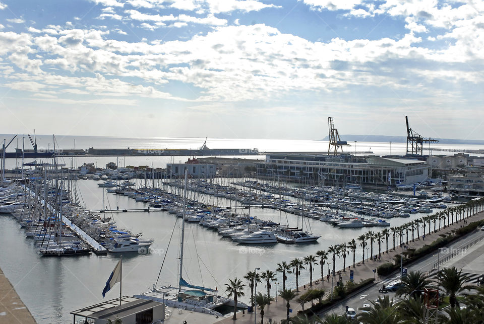 vista del puerto de Alicante