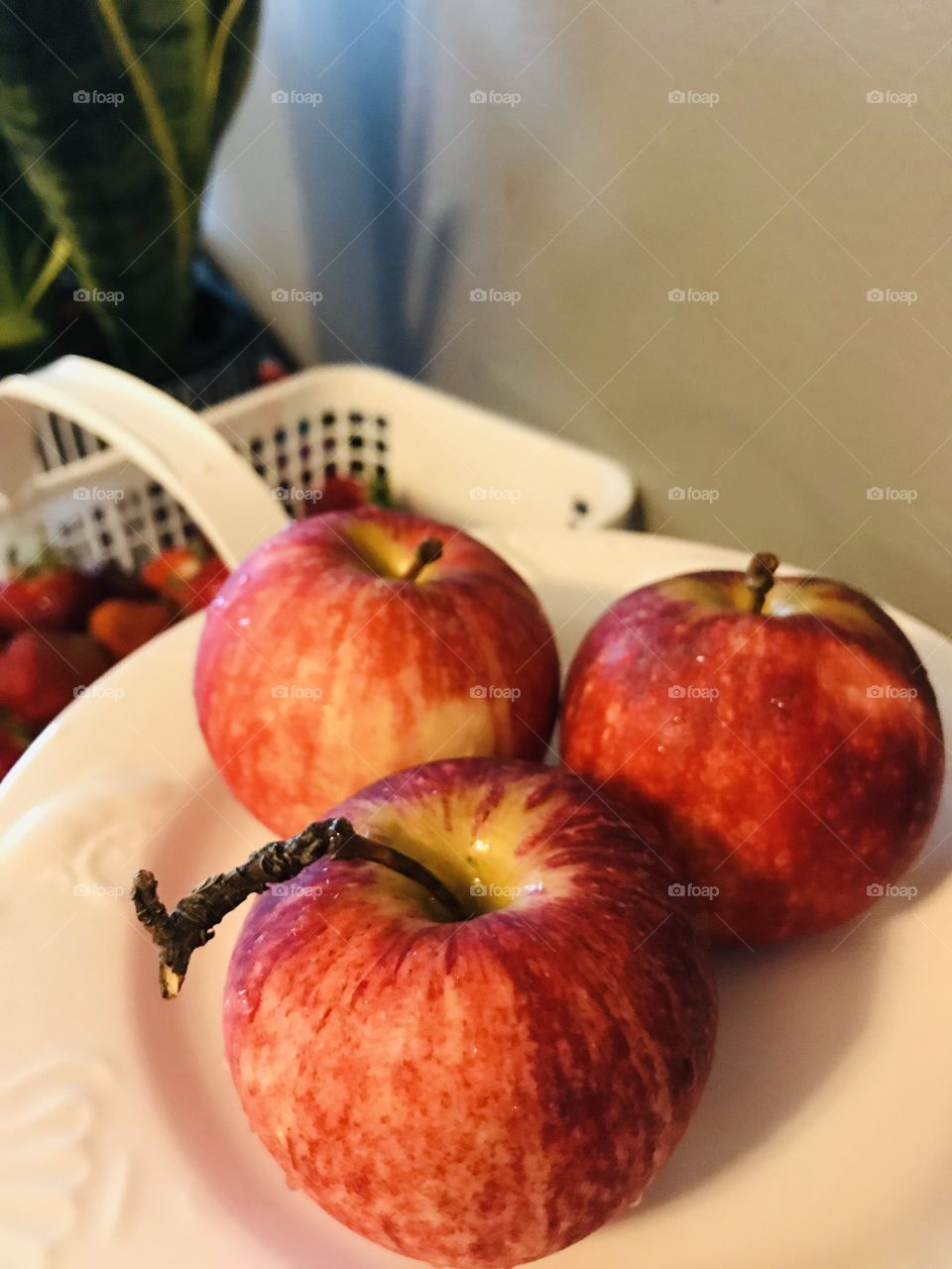 Freshly washed apples