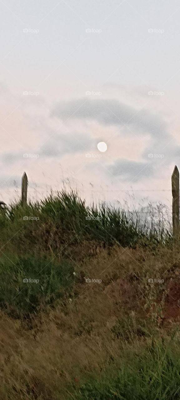 Linda luna desde Cartago Costa Rica Centroamérica propiedad de Osvin Calvo Leiton