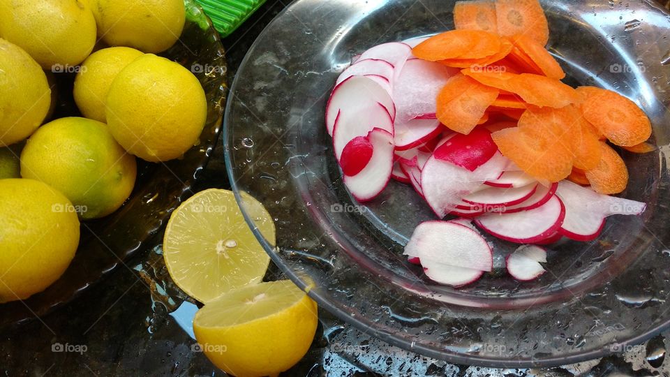 Limão Galego, rabanete e cenoura.