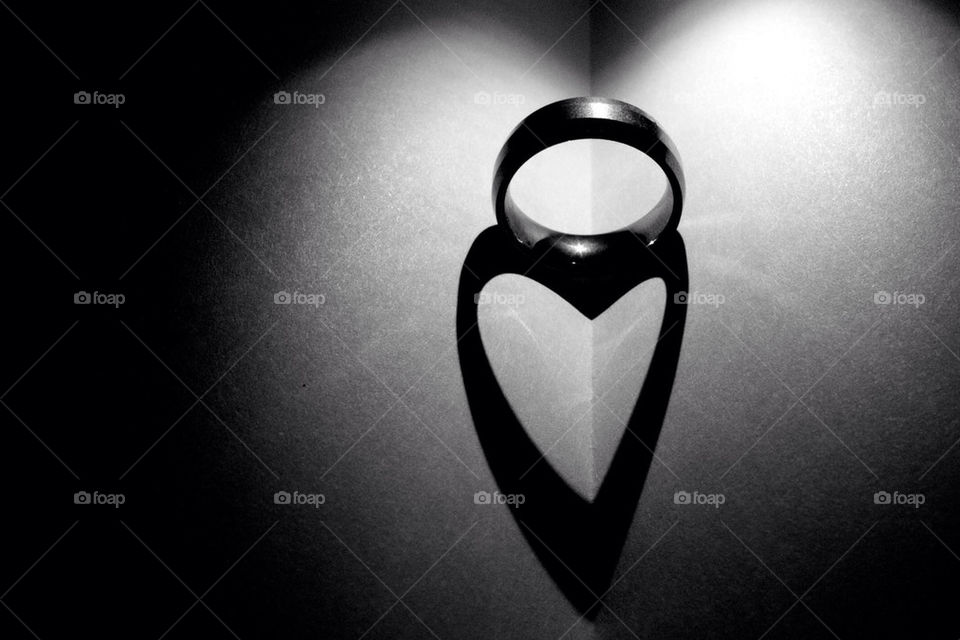 dark shadow heart ring by avphoto