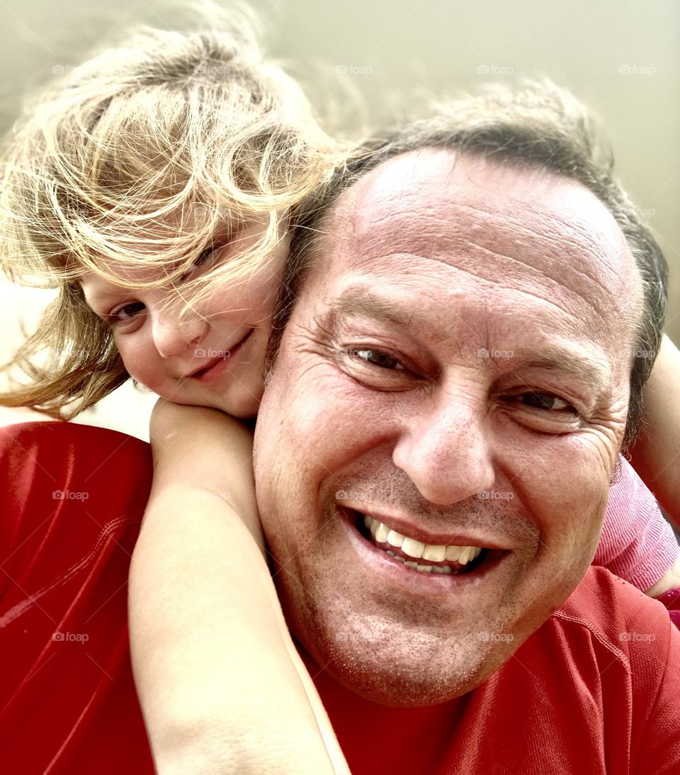 🇺🇸 An ugly ogre and a charming daughter with her beauty: this is our selfie exclusively for Foap Missions! / 🇧🇷 Um ogro feioso e uma charmosa filha com sua beleza: essa é a nossa selfie exclusivamente para a Foap Missions!