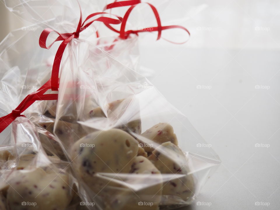 self-made cranberry pralines for Christmas, wrapped up with love