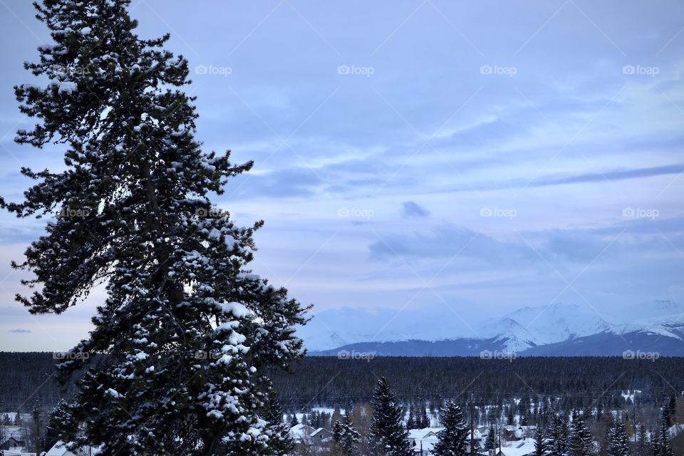 View of the mountains over the valley on a cloudy day.