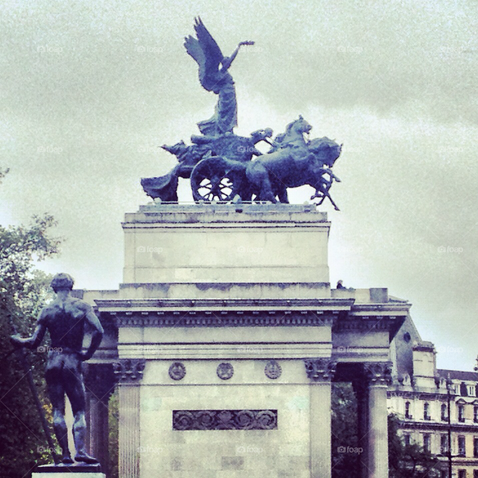 london horses statue pedestal by Fotosyntheses
