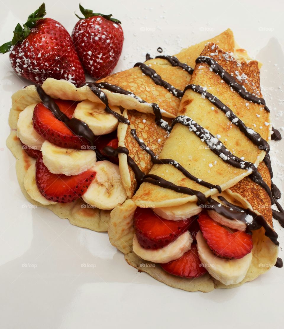 Close-up of pancake with fruits