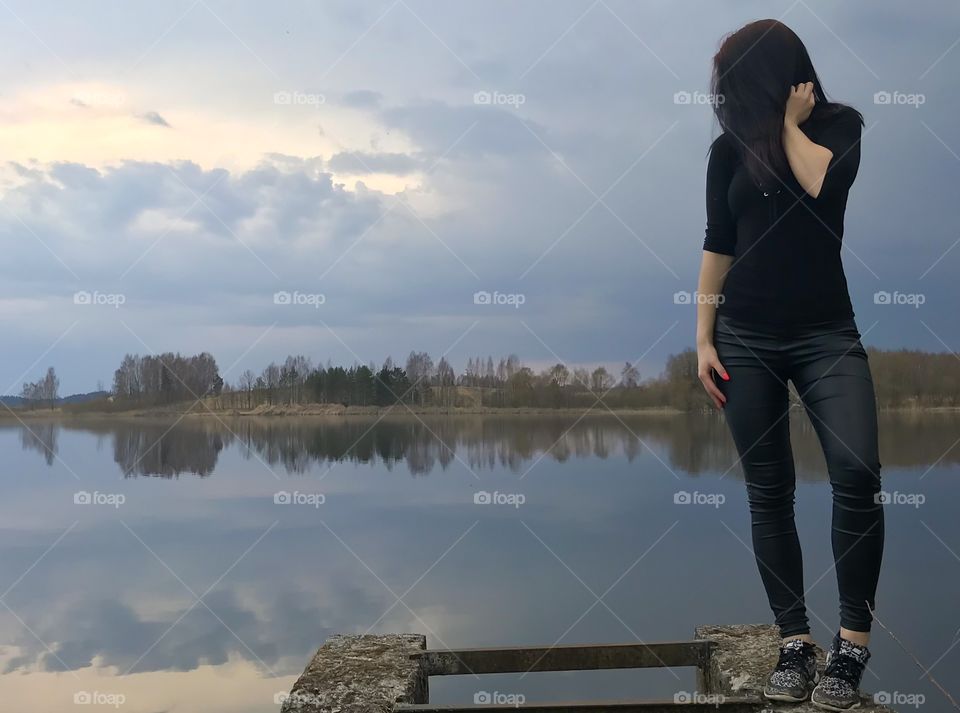 Moody spring day with a gorgeous model and a pretty nice landscape