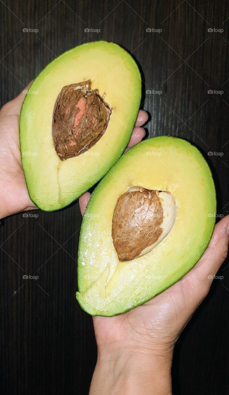 Avocado is fruit and vegetable at the same time.  An exquisite and mild hazelnut flavor and a tender and creamy consistency allow it to be combined with any food.