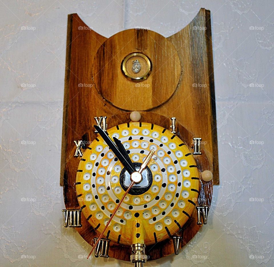 Relógio com peças de chuveiro