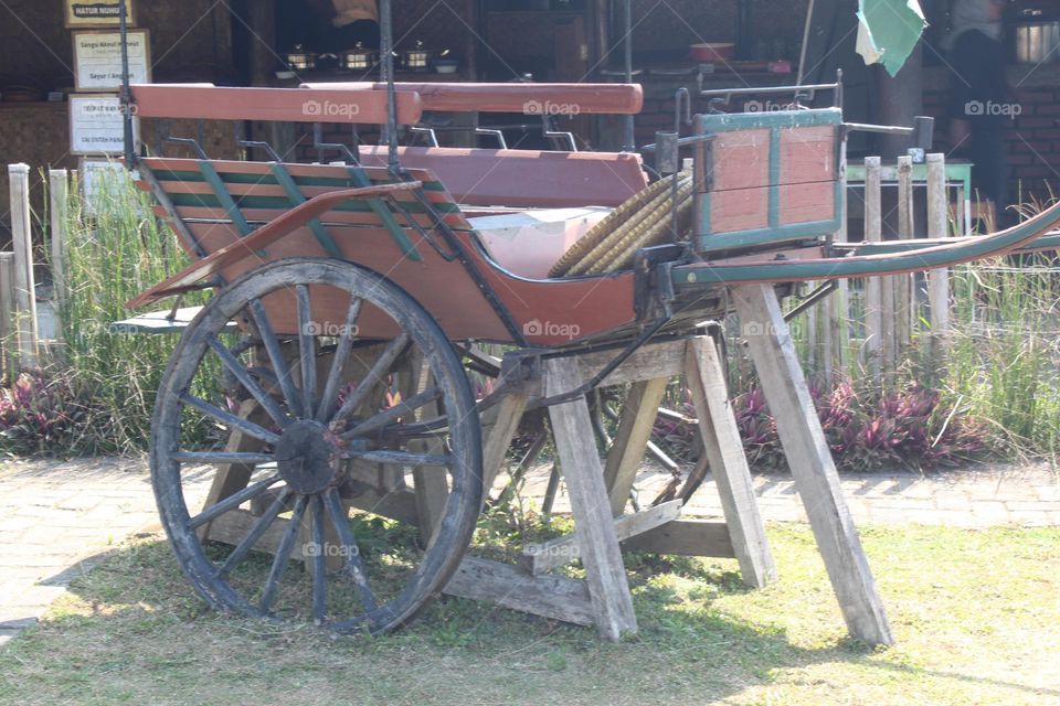 Cart carts that are no longer used have become home decorations