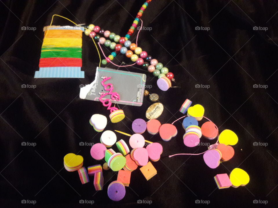 Let's make a necklace.