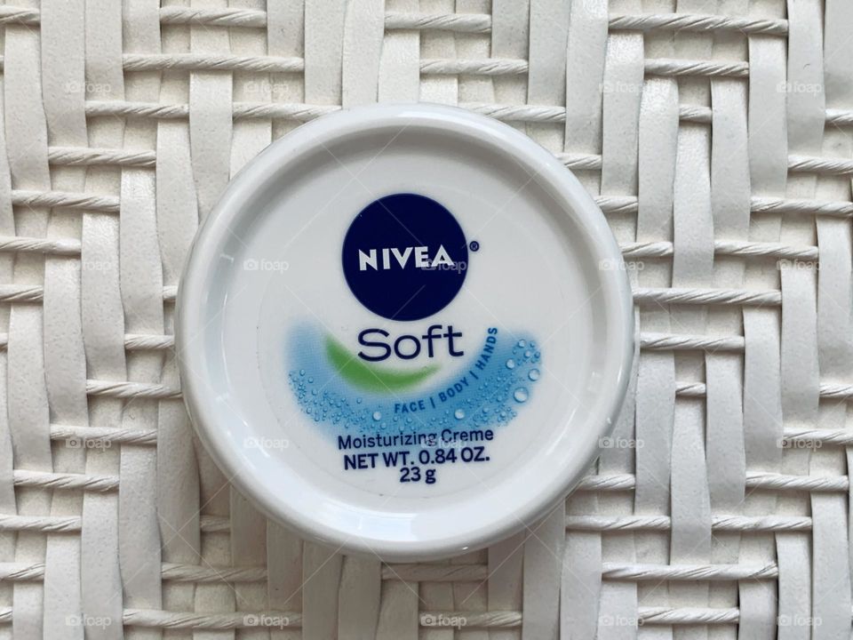 Nivea soft moisturizing creme 