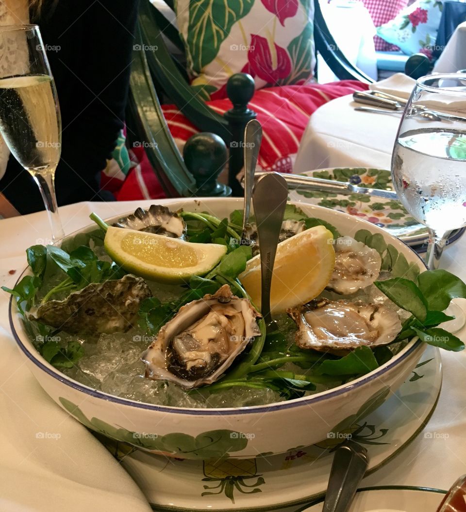 Oysters in a bowl full of ice