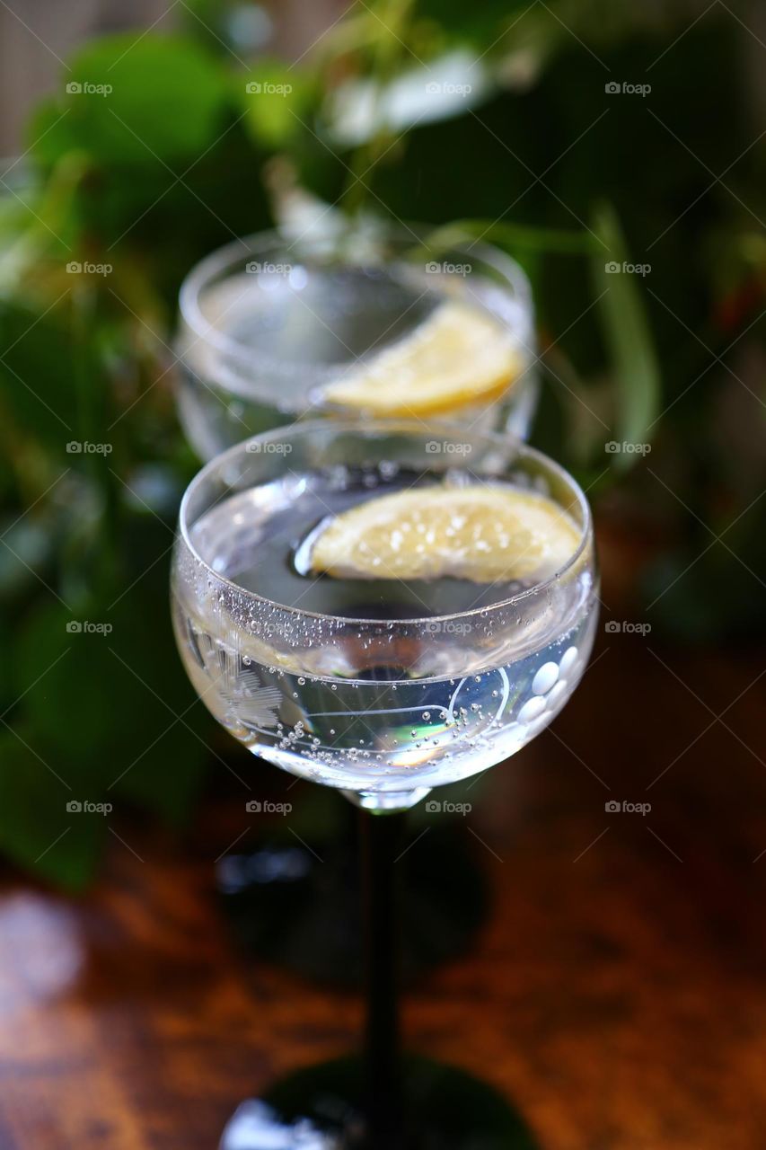 Carbonated water with a slice of lemon 