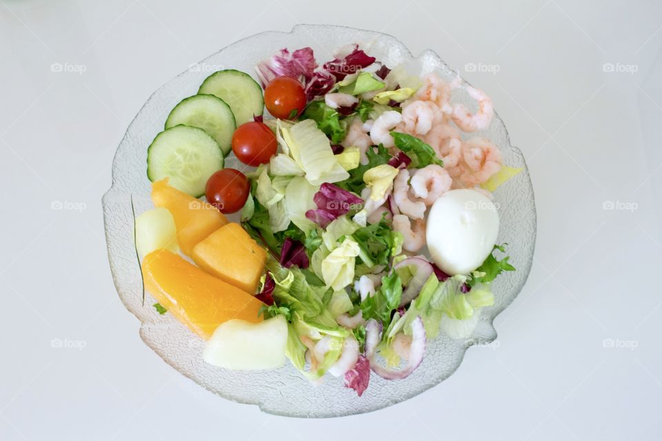 Salad with fresh vegetables, egg and shrimps 